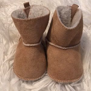 Baby Gap Winter Boots. NWOT. NEVER WORN! 0-3mo.